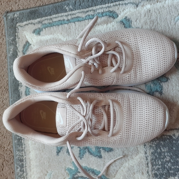 Nike  shoes size  8.5 - Picture 2 of 5